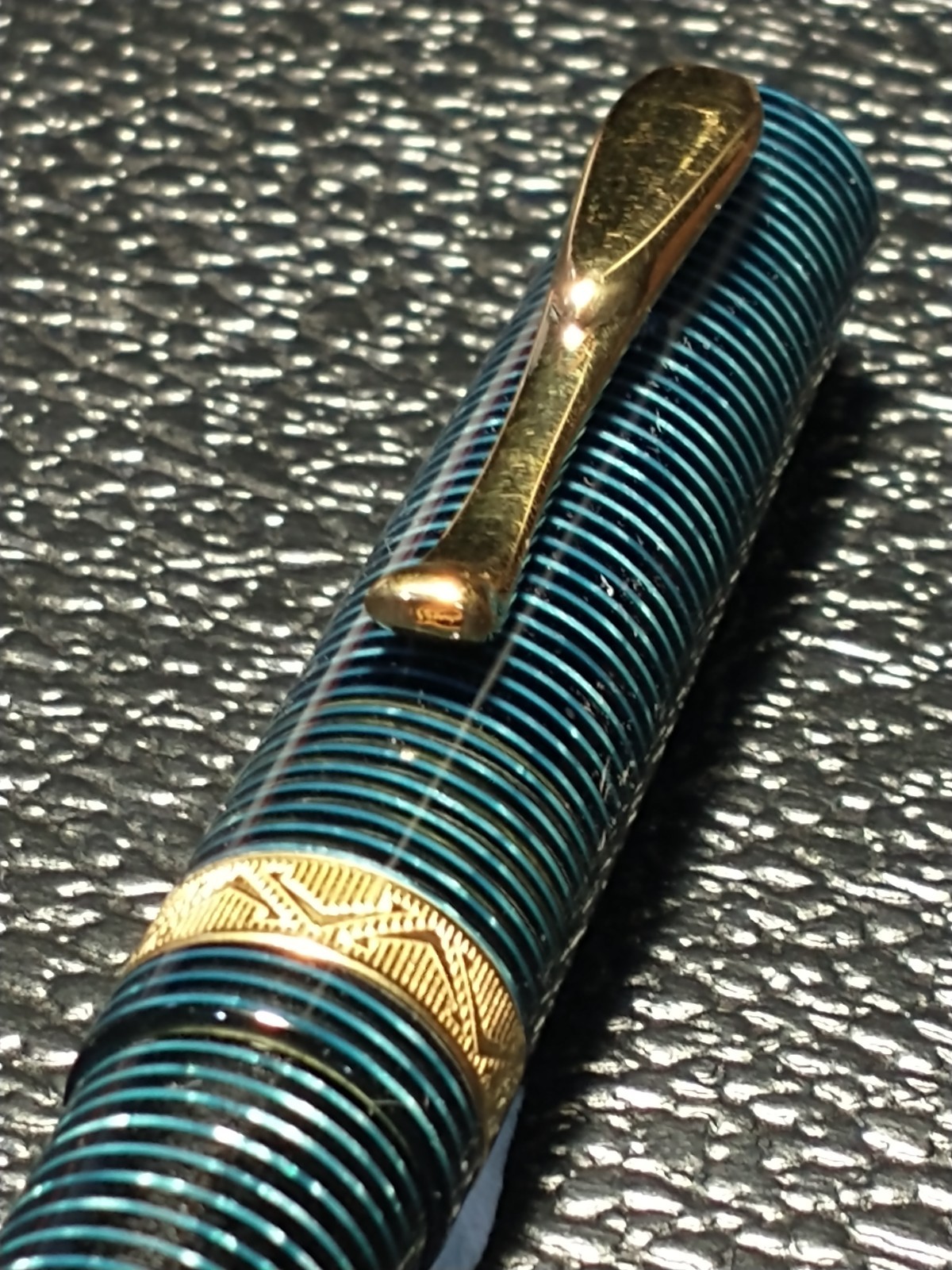 RARE VISCONTI MANHATTAN 18K 750 GOLD M NIB SAPPHIRE GREEN FOUNTAIN PEN GOLD TRIM