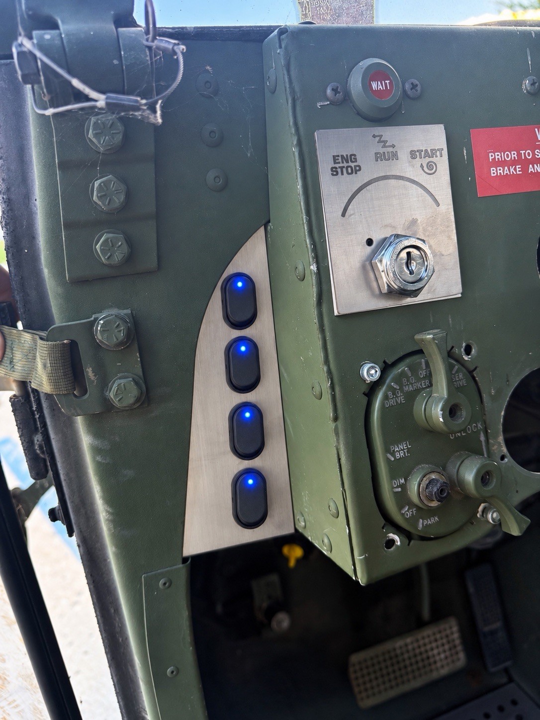 4-GANG Toggle SWITCH PANEL WITH SWITCHES HMMWV M998 Hummer M1123 Stainless Blue
