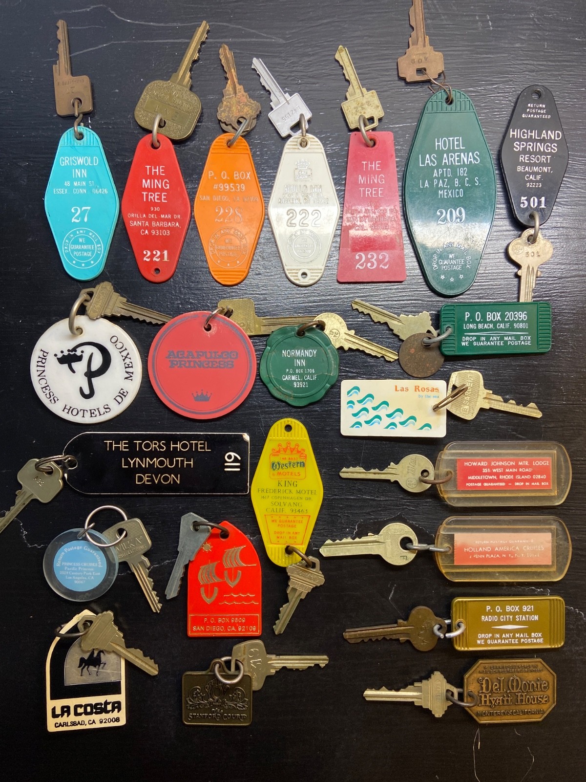🗝️ 22 Vintage Hotel & Motel Room Keys with Original Fobs – 1960s–1980s