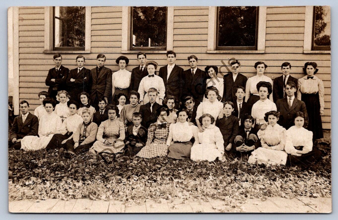K66/ Townville Pennsylvania RPPC Postcard c1910 High School Students 505