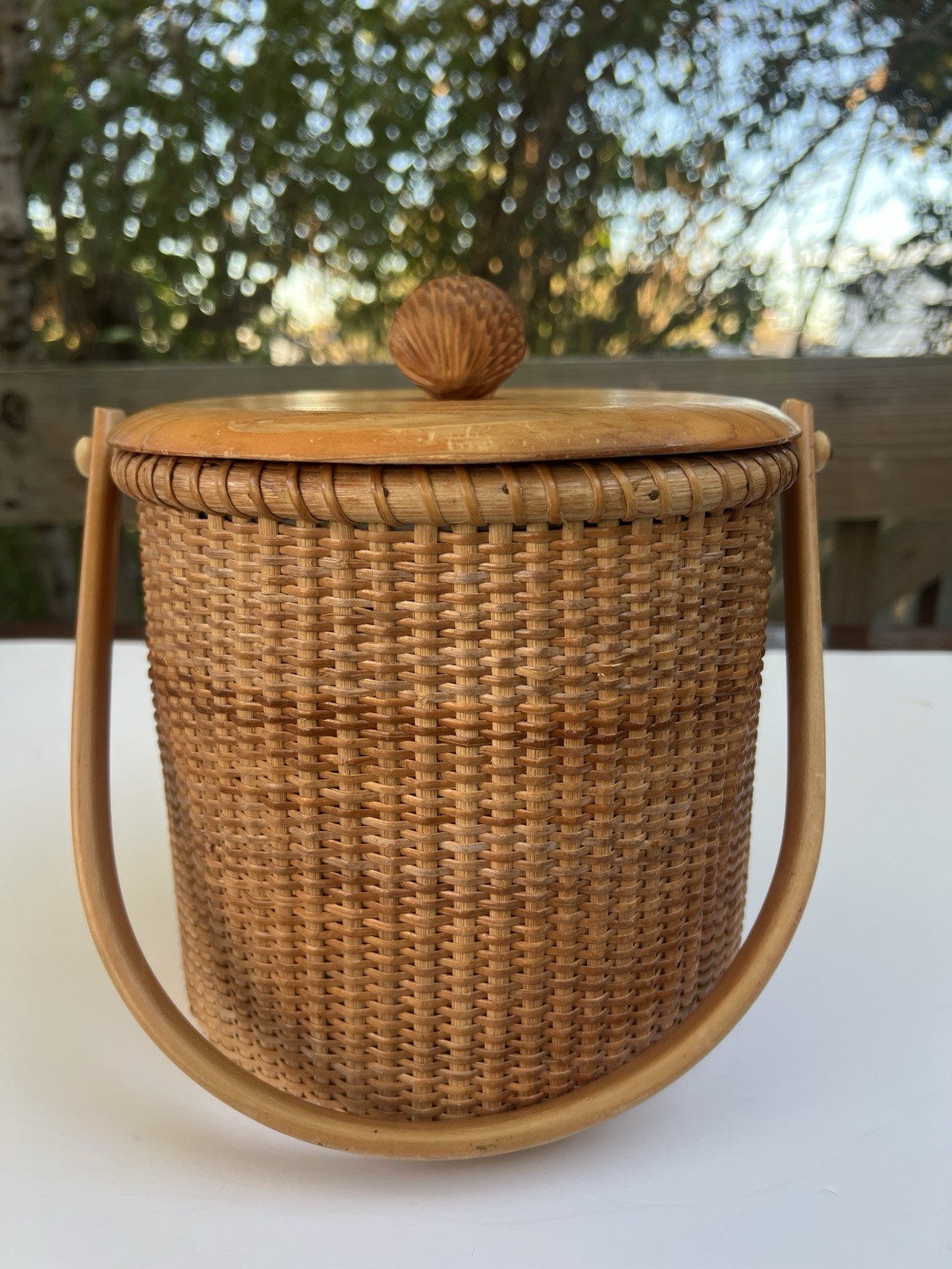 Nantucket Lightship style Woven Wicker Ice Bucket Clamshell Lid Vintage
