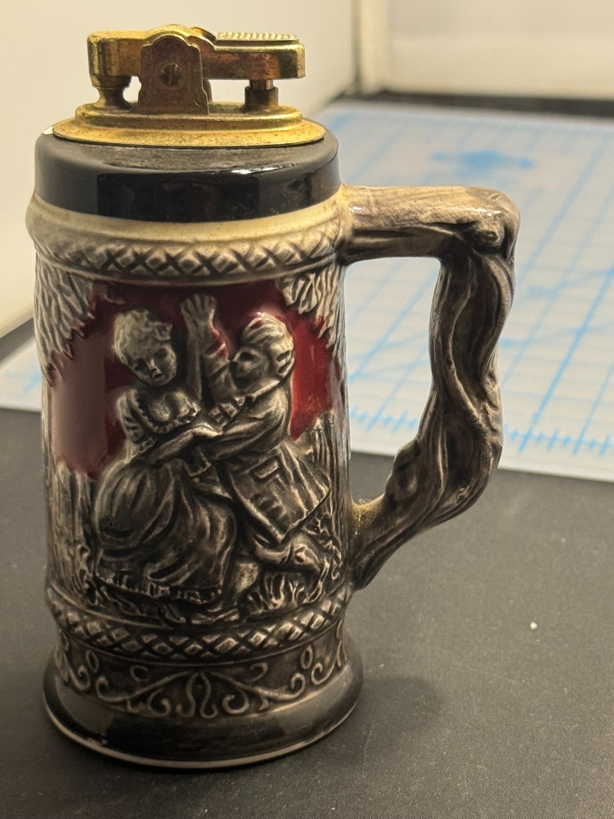 F-157 Vintage Ceramic Inarco Stein Table Lighter E-2591 Japan Red Black Grey