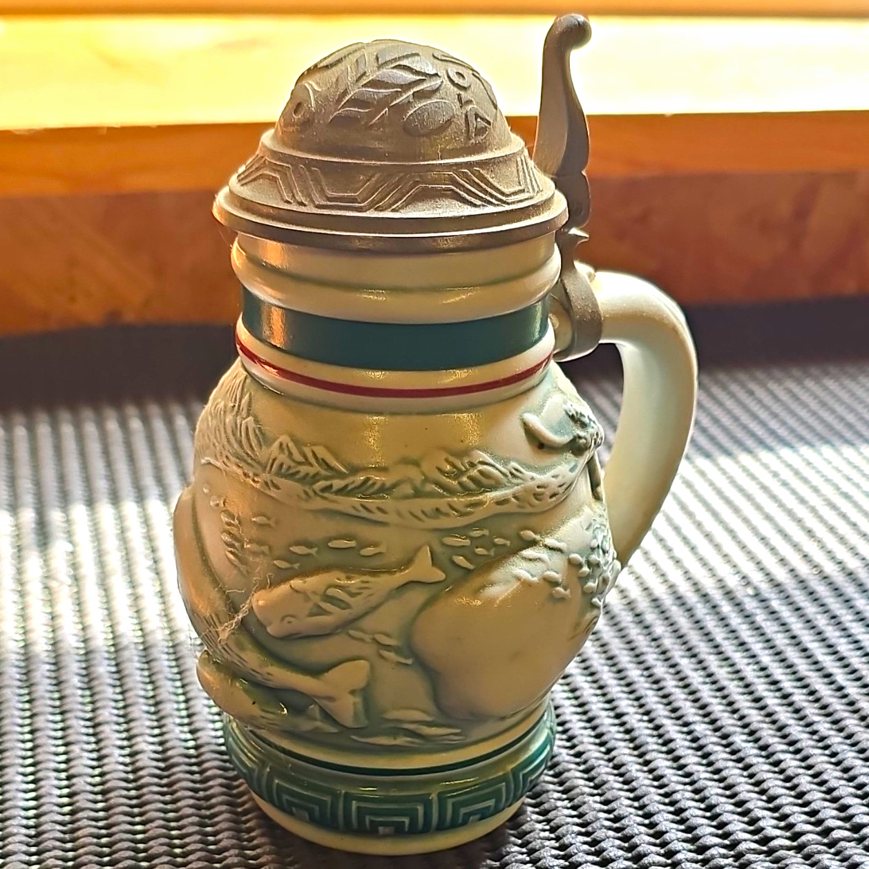 Avon Endangered Species Sperm Whale Lidded Stein 1992 No. 071725