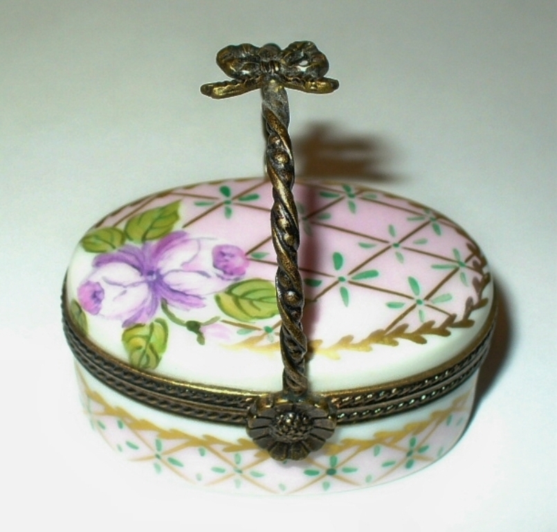LIMOGES FRANCE BOX ~ FLOWER BASKET ~ LAVENDER & PINK ROSES ~ STARS & LAUREL