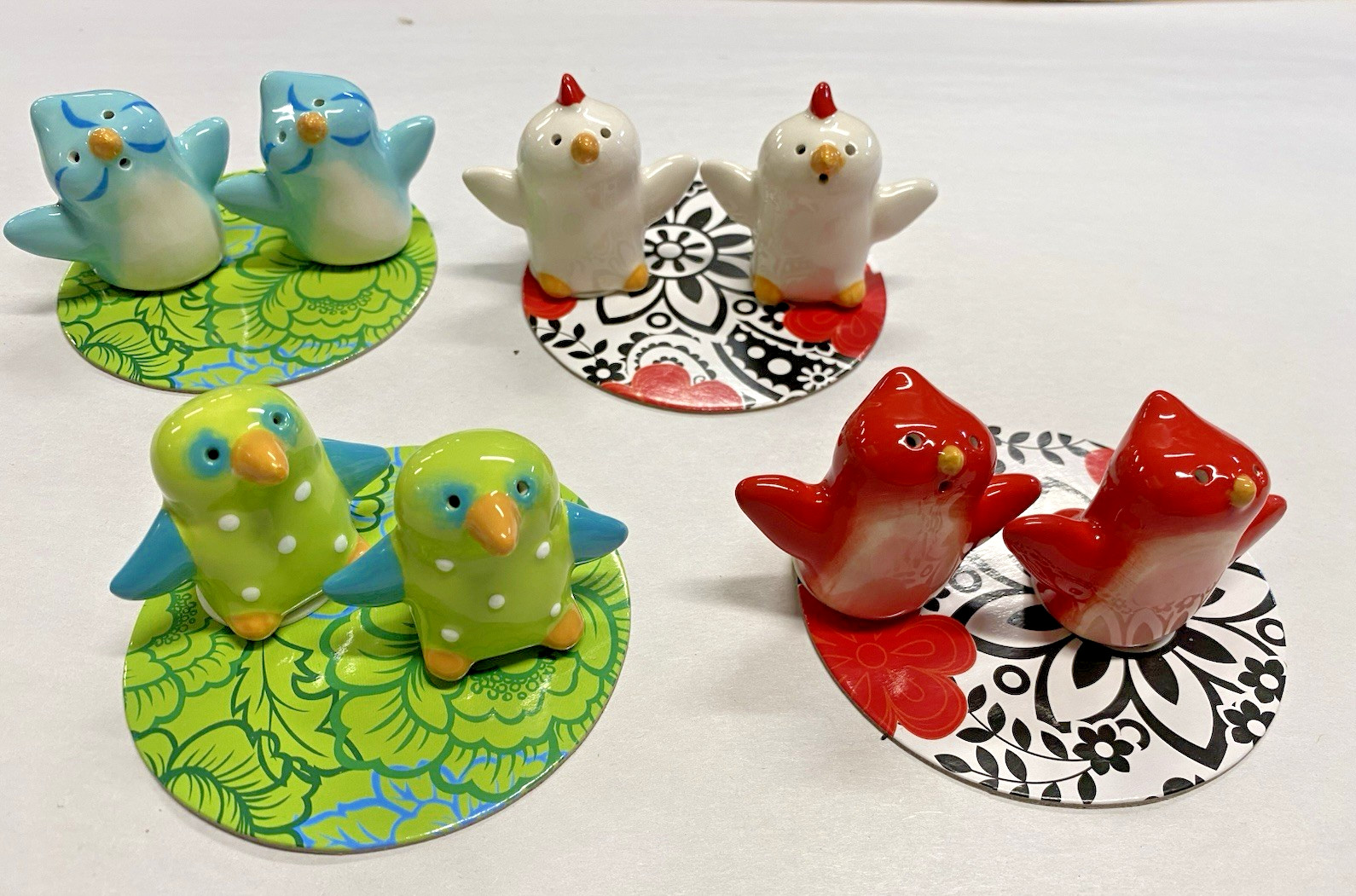 4 Pairs of Miniature Birds Cardinals Chickens Salt  Pepper Shakers Ceramic NEW