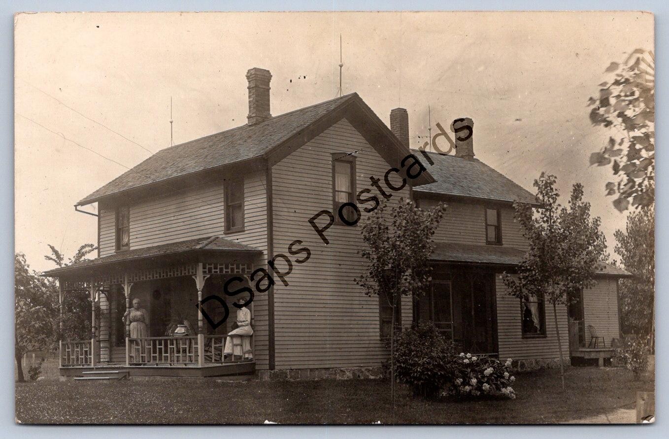 K61/ Hastings Michigan RPPC Postcard c1910 Home Residence People Porch 189