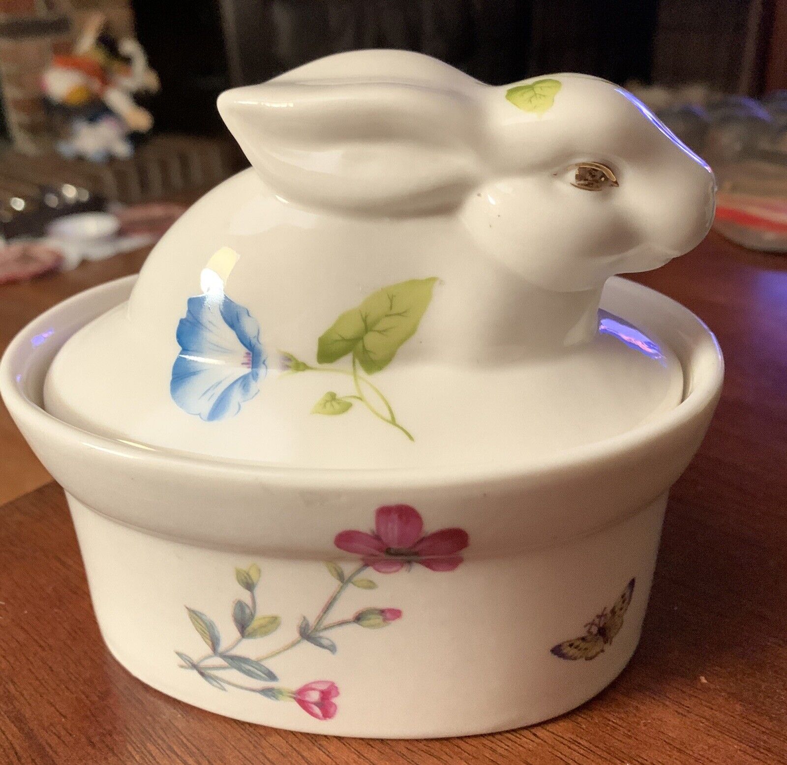 DISH/BOWL LIDDED GRACE\'S TEAWARE OVAL CANDY WITH RABBIT FIGURE & FLORAL DETAILS