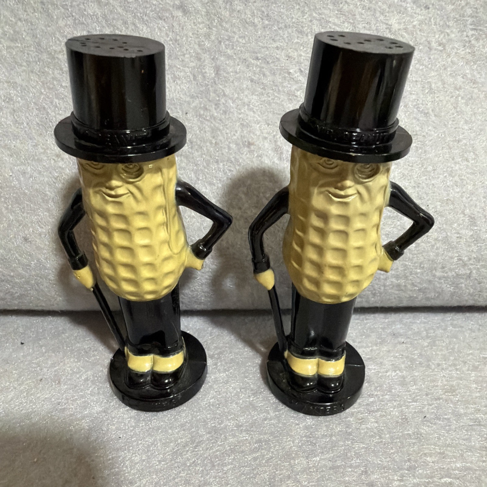 Vintage Planters Mr. Peanut Plastic Salt & Pepper Shaker Set Yellow Black Retro Vintage Planters Mr. Peanut Plastic Salt & Pepper Shaker Set Yellow Black Retro