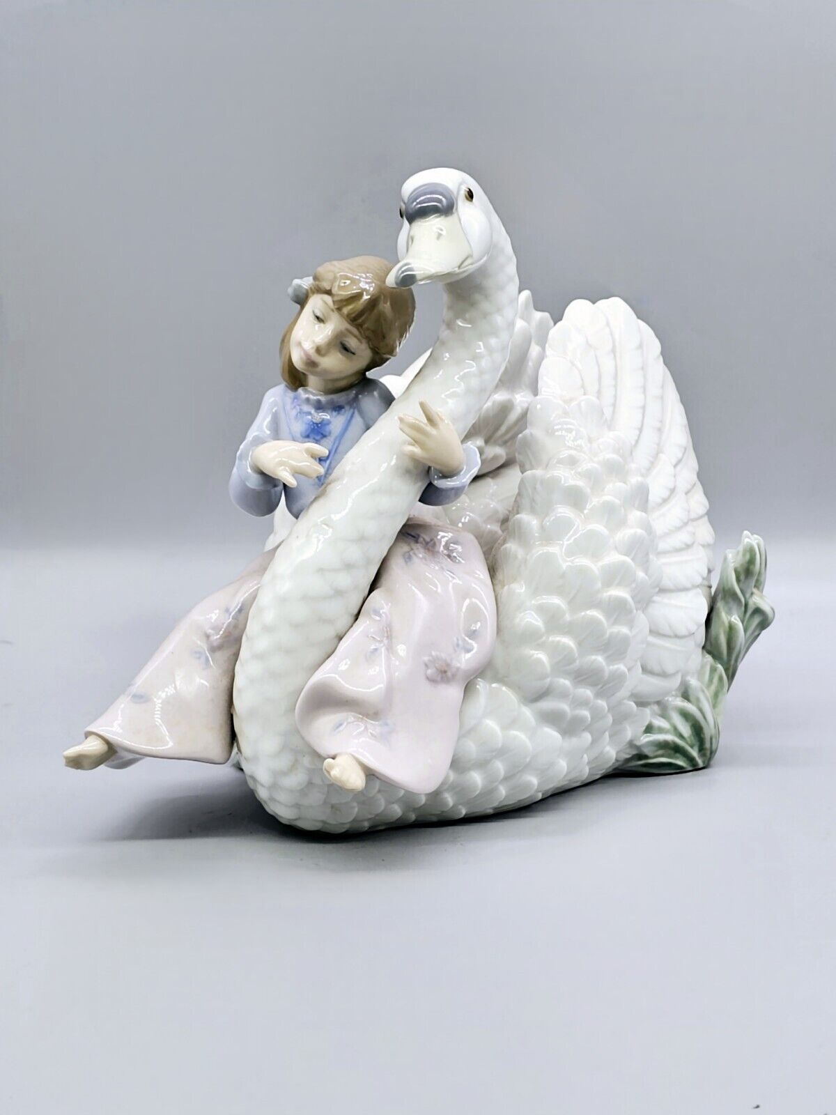 Vintage Lladro Swan Song 5704 Porcelain Figurine 7.5\