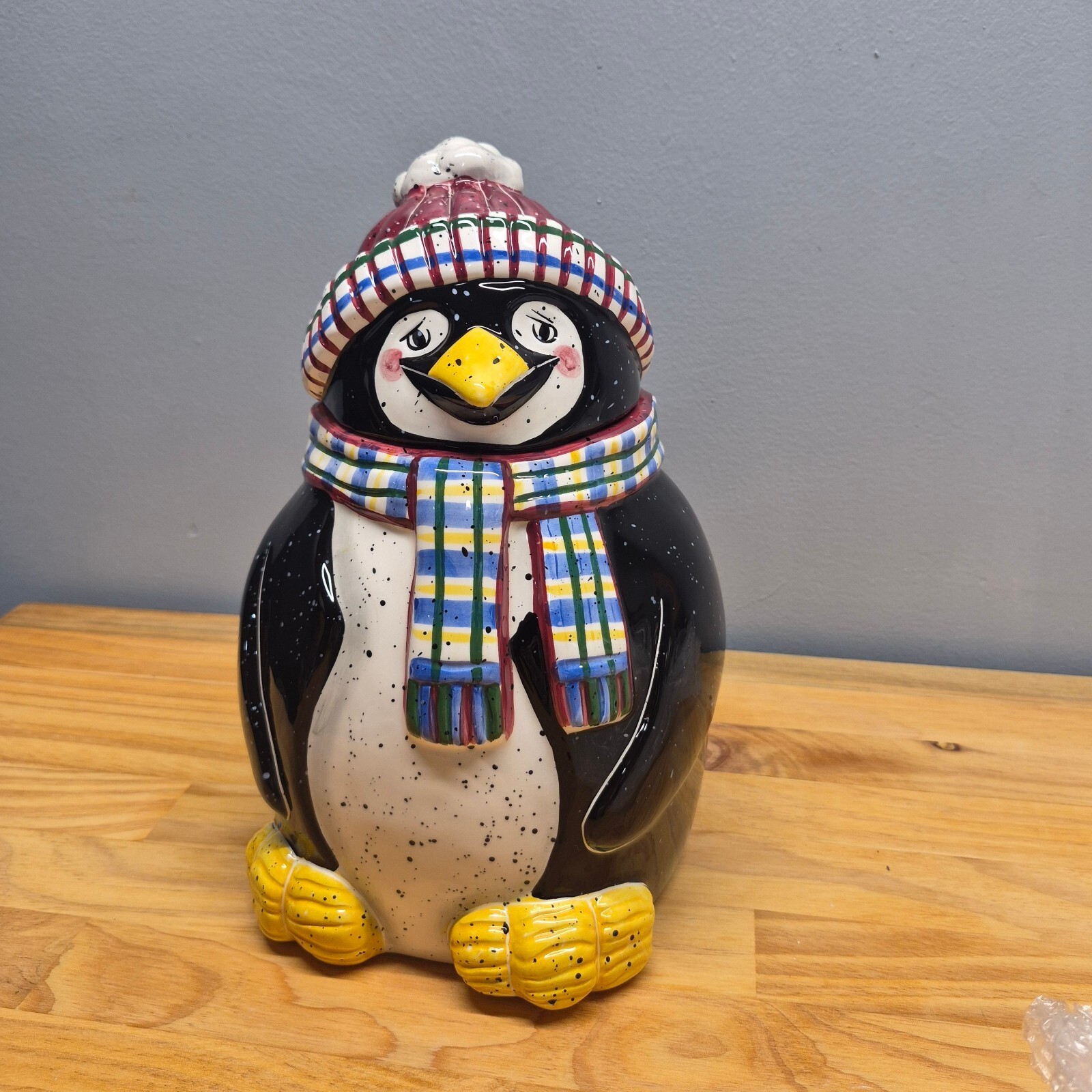 Julie Ueland Ceramic Penguin Cookie Jar with Hat and Scarf - 2000 Enesco Collect Julie Ueland Ceramic Penguin Cookie Jar with Hat and Scarf - 2000 Enesco Collect