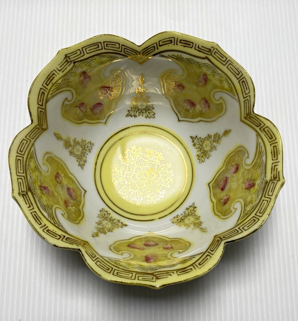 Vintage Andrea by Sadek Porcelain Lotus Bowl Yellow Gold Floral Scalloped 8153￼￼