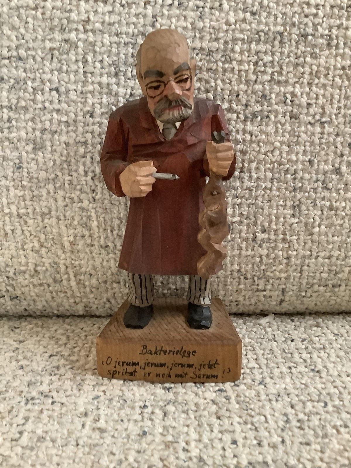 VINTAGE TASCHKE/PrakitscheBakteriologe Doctor HAND CARVED WOODEN SCULPTURE 5\