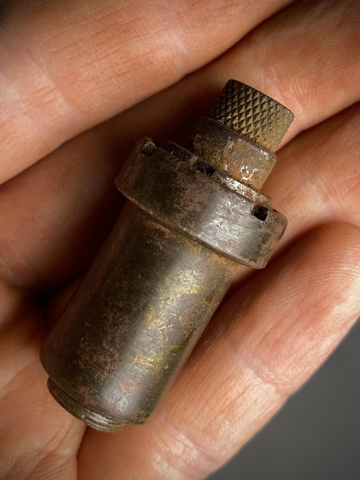 WWII WW2 Japanese Fuze with Original Aluminum Can And A Safe Cap MMJP260161