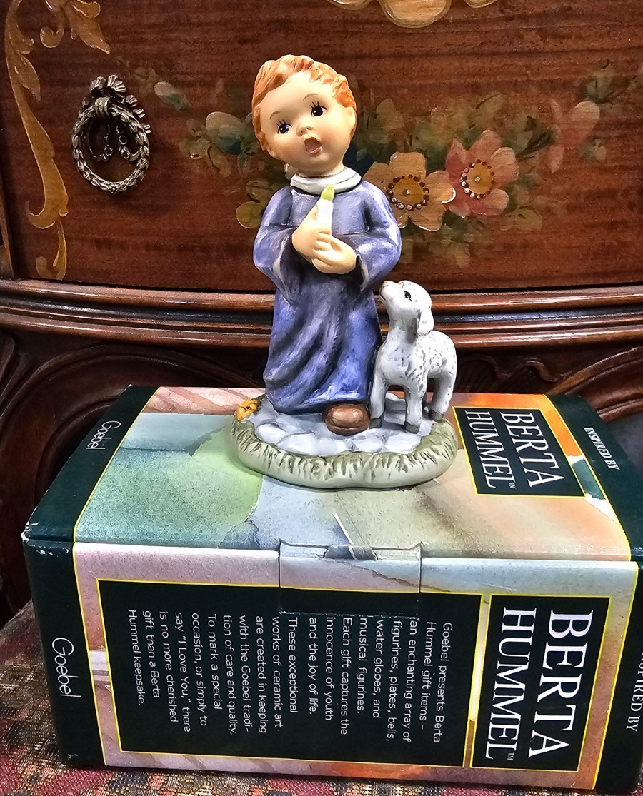 Vintage Berta Hummel Goebel Figurine “The First Noel” BH 114