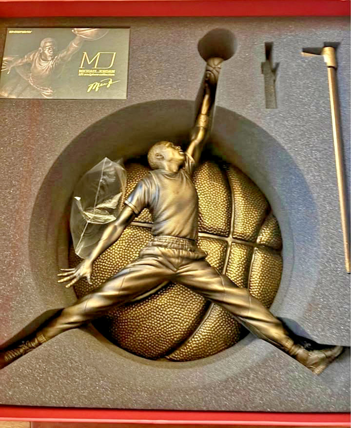 Enterbay Michael Jordan Bronze Edition 1/6 Scale Sculpture SC-1001 COA Box