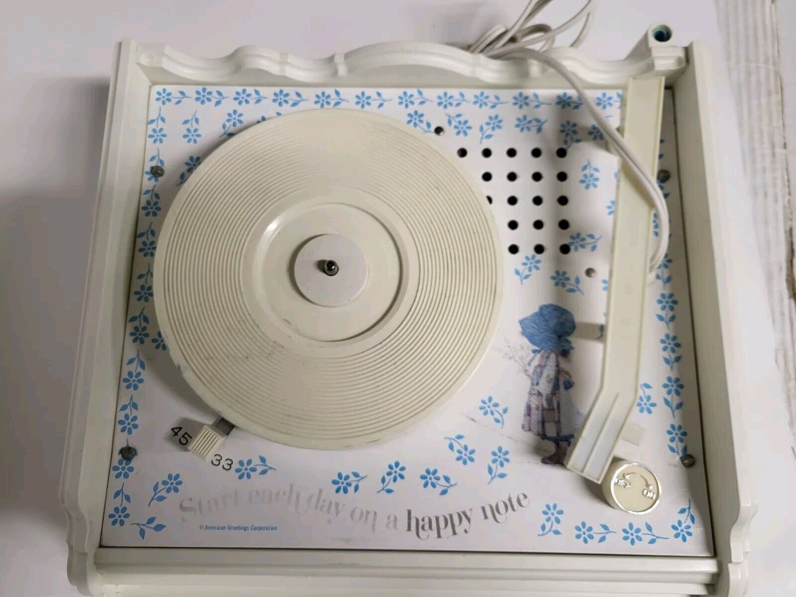 VINTAGE Working Holly Hobbie Children\'s Phonograph Record Player Plays 45s & 33s