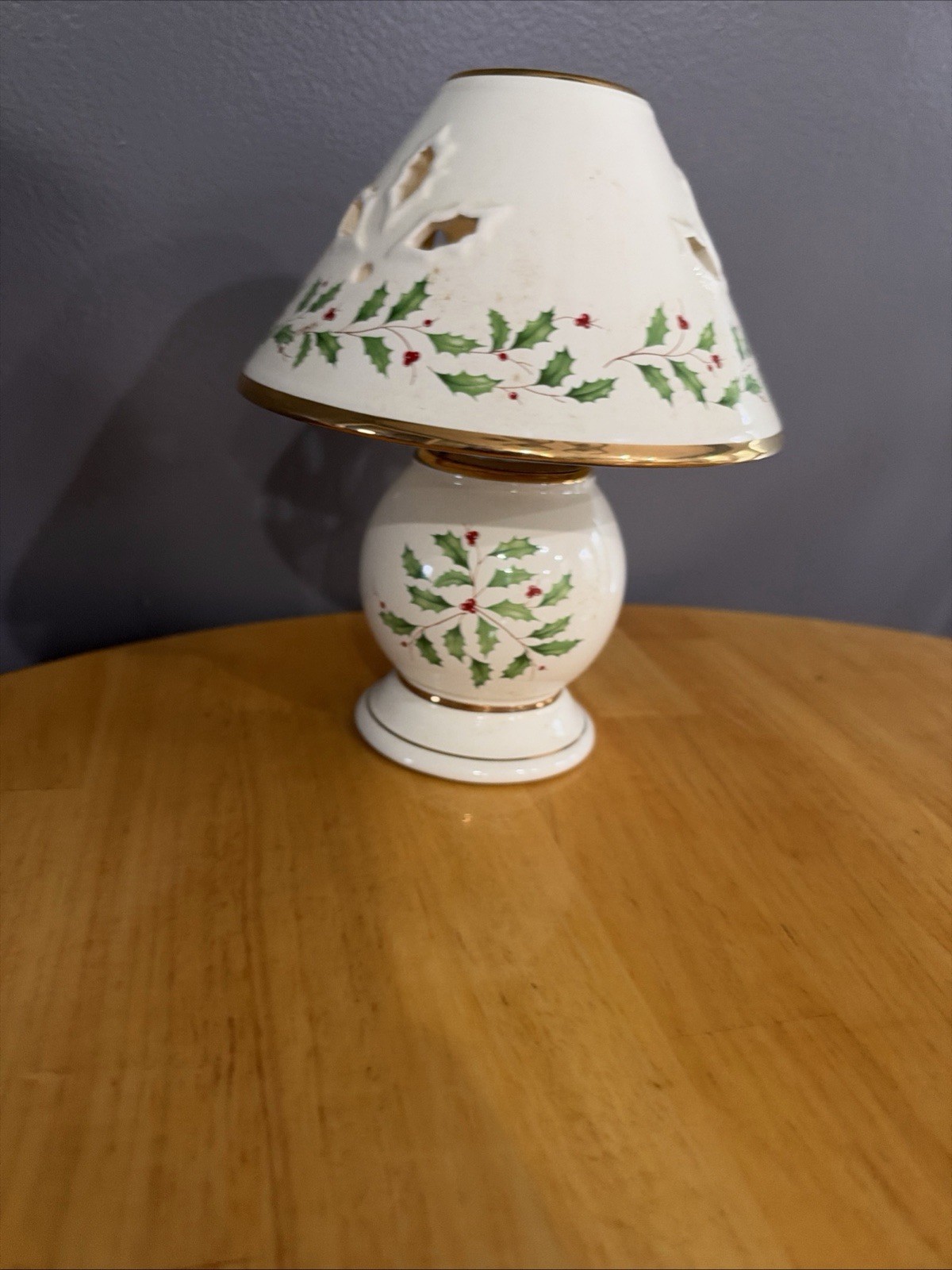 LENOX Holiday Candle Lamp Holly Berry Christmas Design 14k Gold Trim