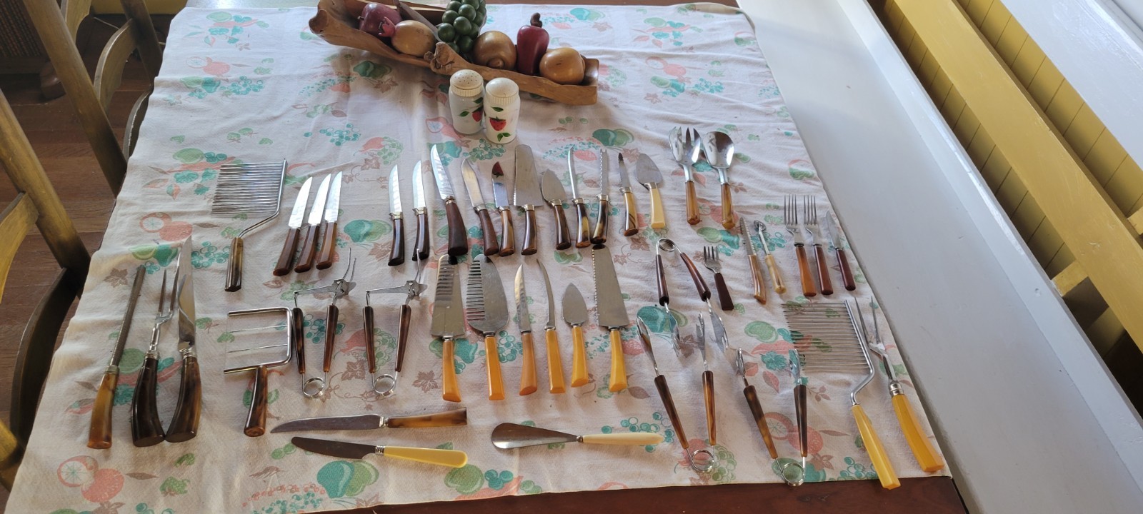 42 pc Lot of Vintage Bakelite Kitchen Tools Androck Handy Andy Etc