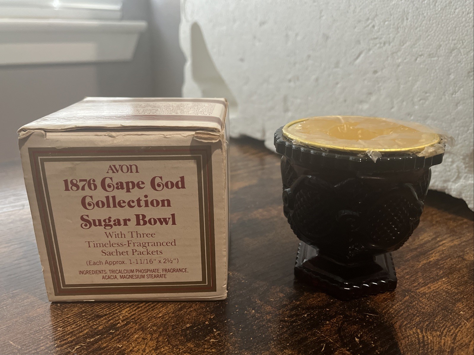 AVON 1876 CAPE COD RUBY RED SUGAR BOWL IN ORIGINAL BOX COLLECTIBLE