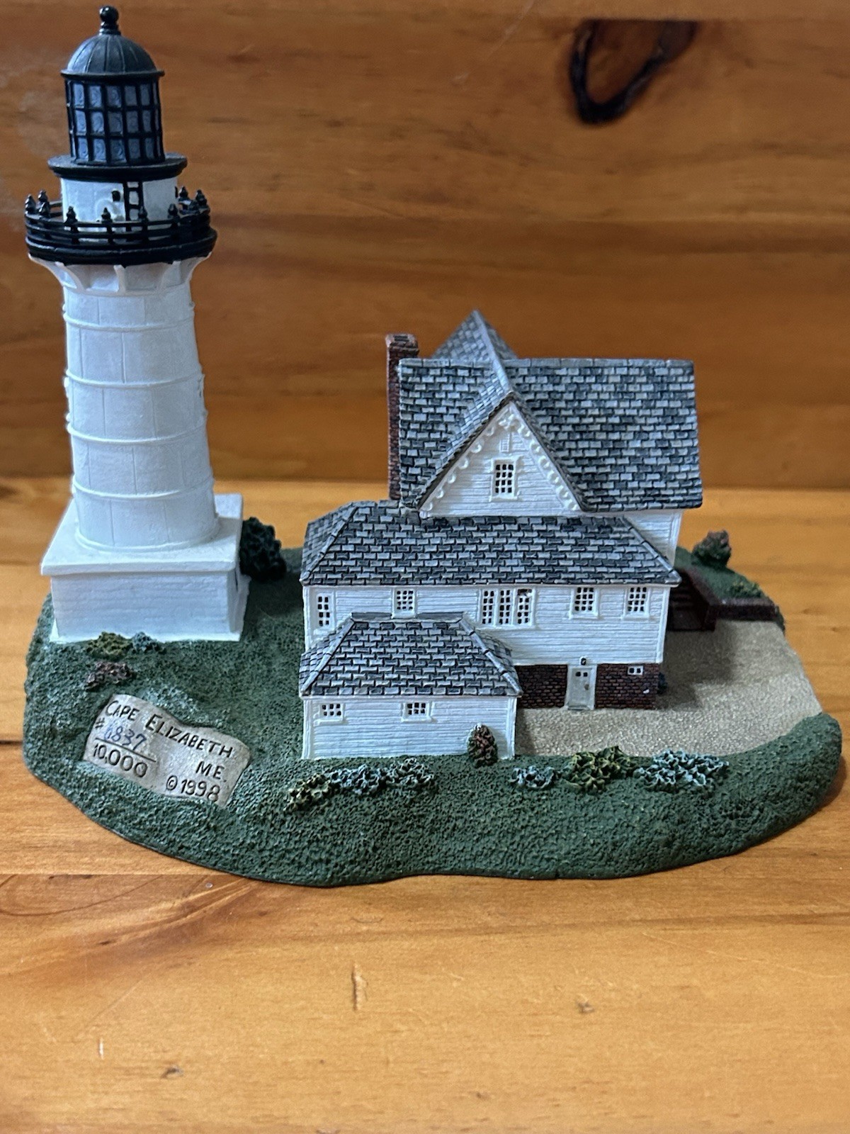 HARBOUR LIGHTS LIGHTHOUSE “CAPE ELIZABETH “ MAINE #215.  1998 With Box/COA NOS
