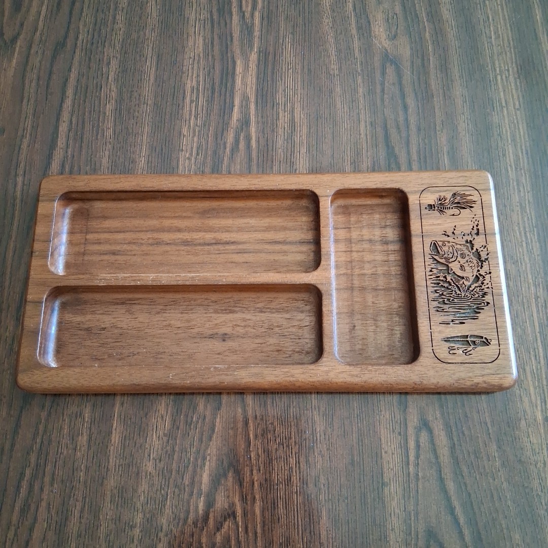 VTG MENS Lasercraft Wood Dresser Tray Valet w/ BASS Lures, River Stream 1988 USA