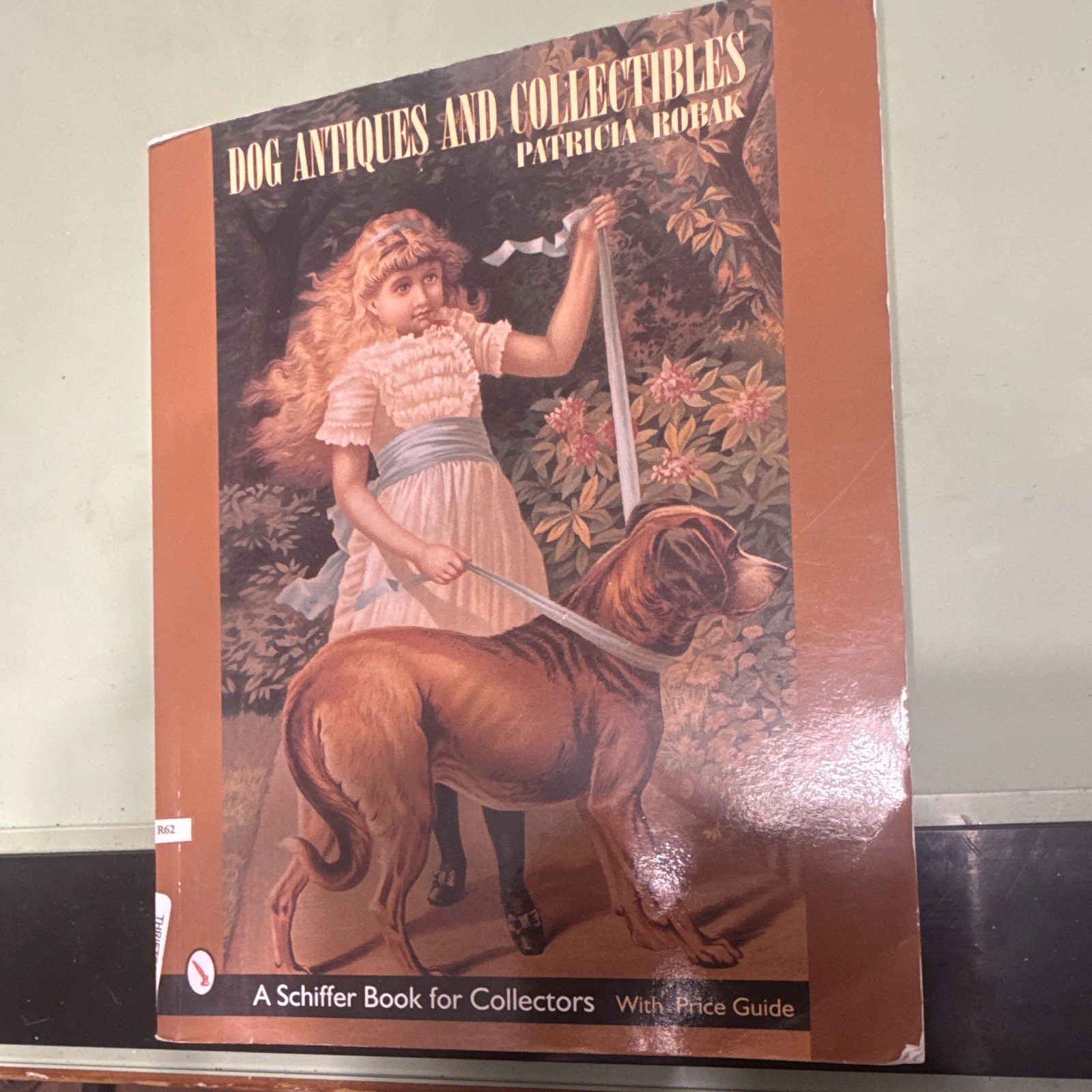 Dog Antiques & Collectibles by Patricia Robak (Schiffer) Paperback 1999