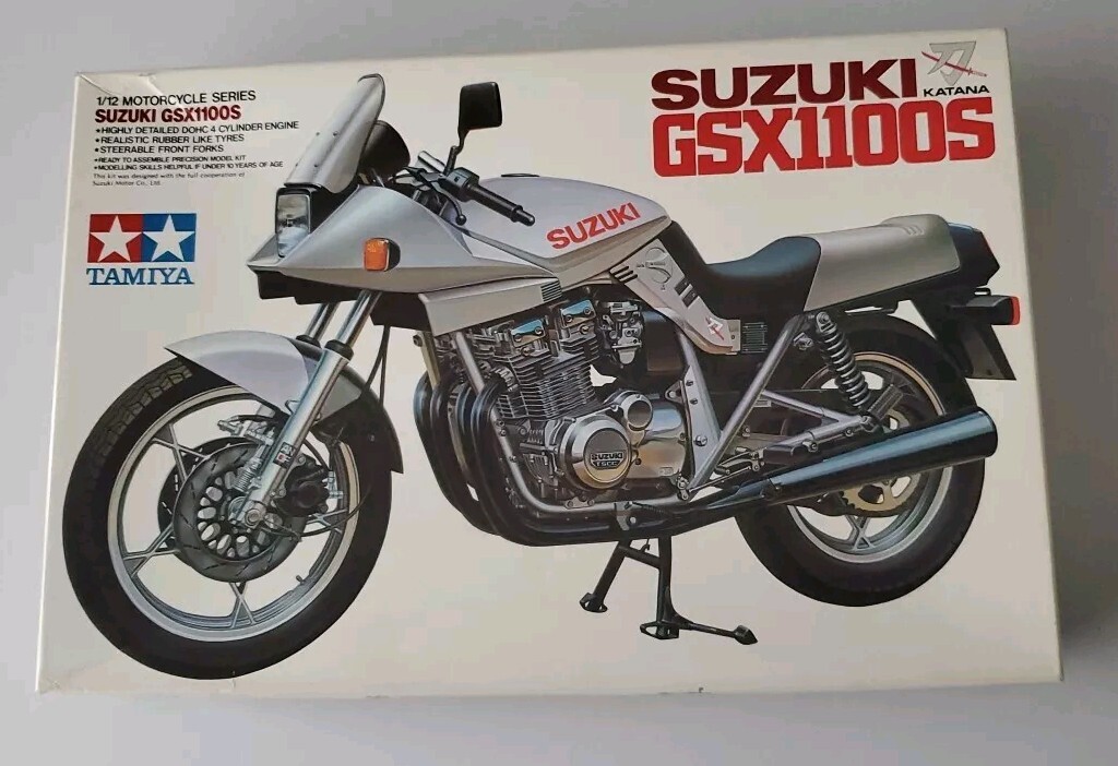 SUZUKI GSX1100S KATANA VINTAGE 1982 TAMIYA 1/12 MOTORCYCLE MODEL KIT GSX 1100