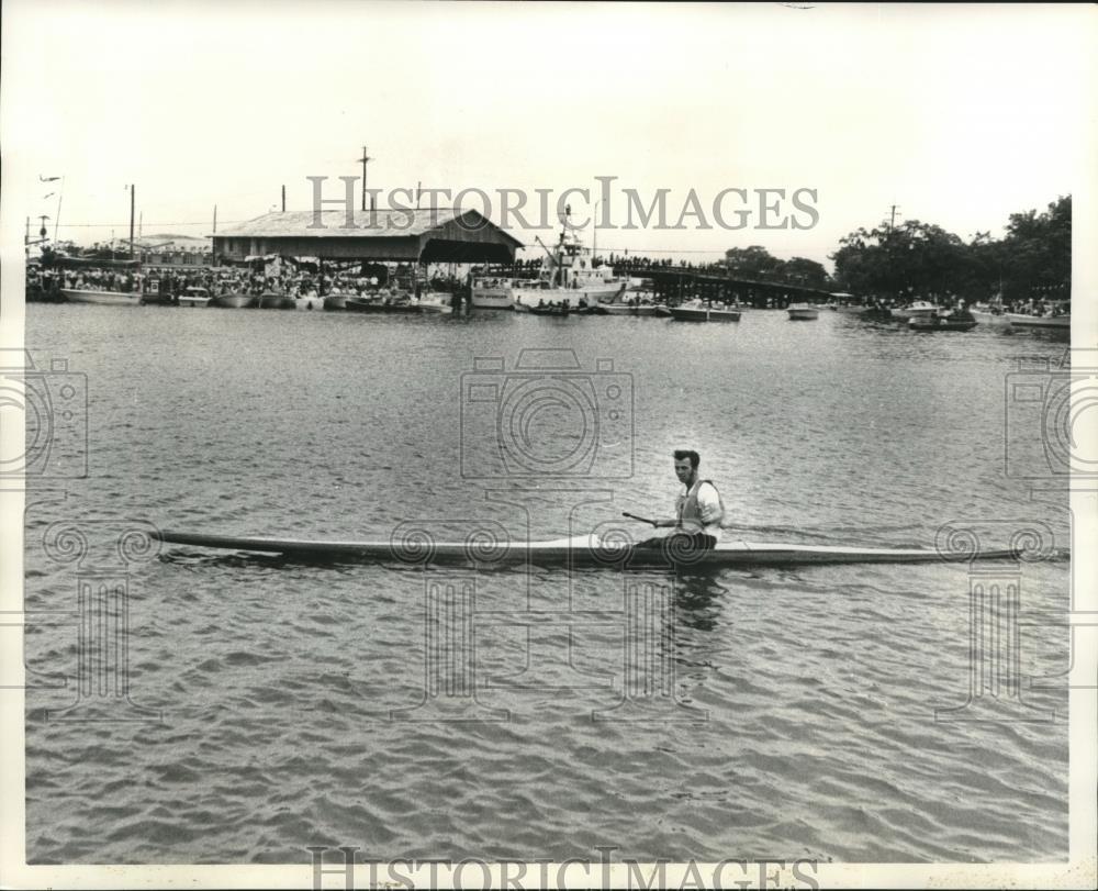 1973 Press Photo Billy Frickey, winner of 21st World Championship Pirogue Races