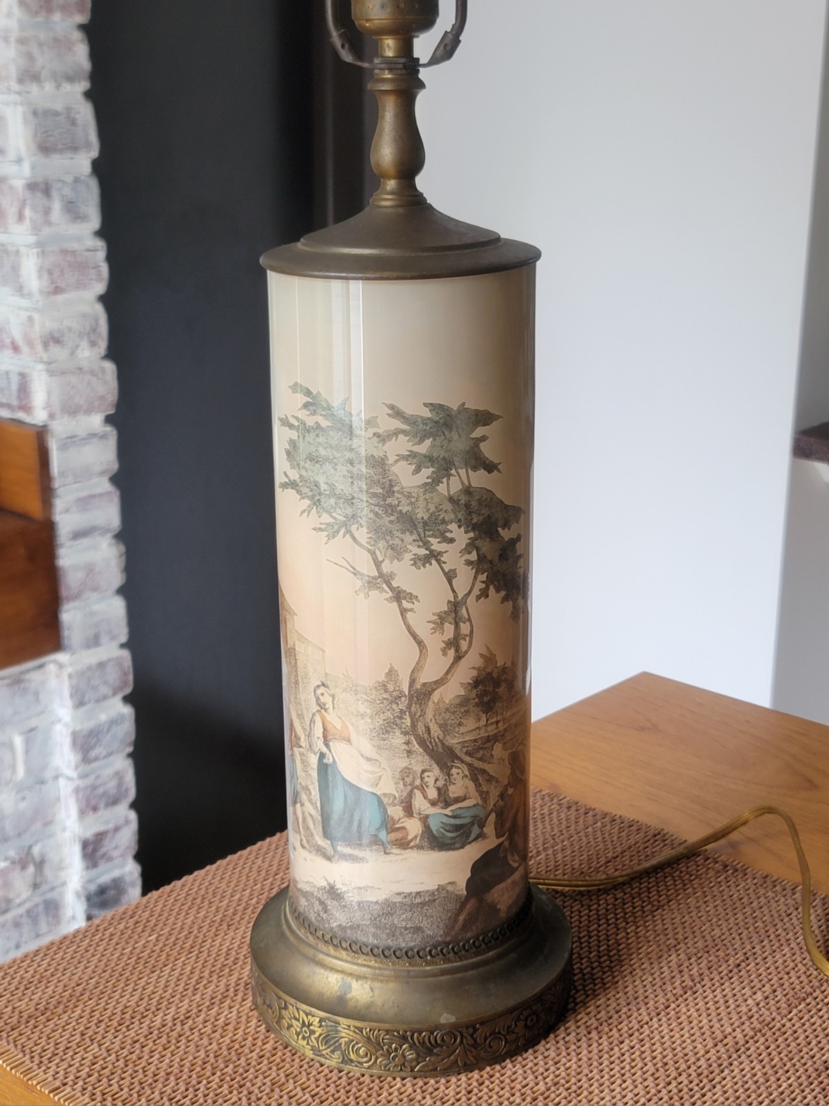 Antique/VTG Italian Pastoral Scene Engraving in Glass TABLE LAMP Intricate Brass