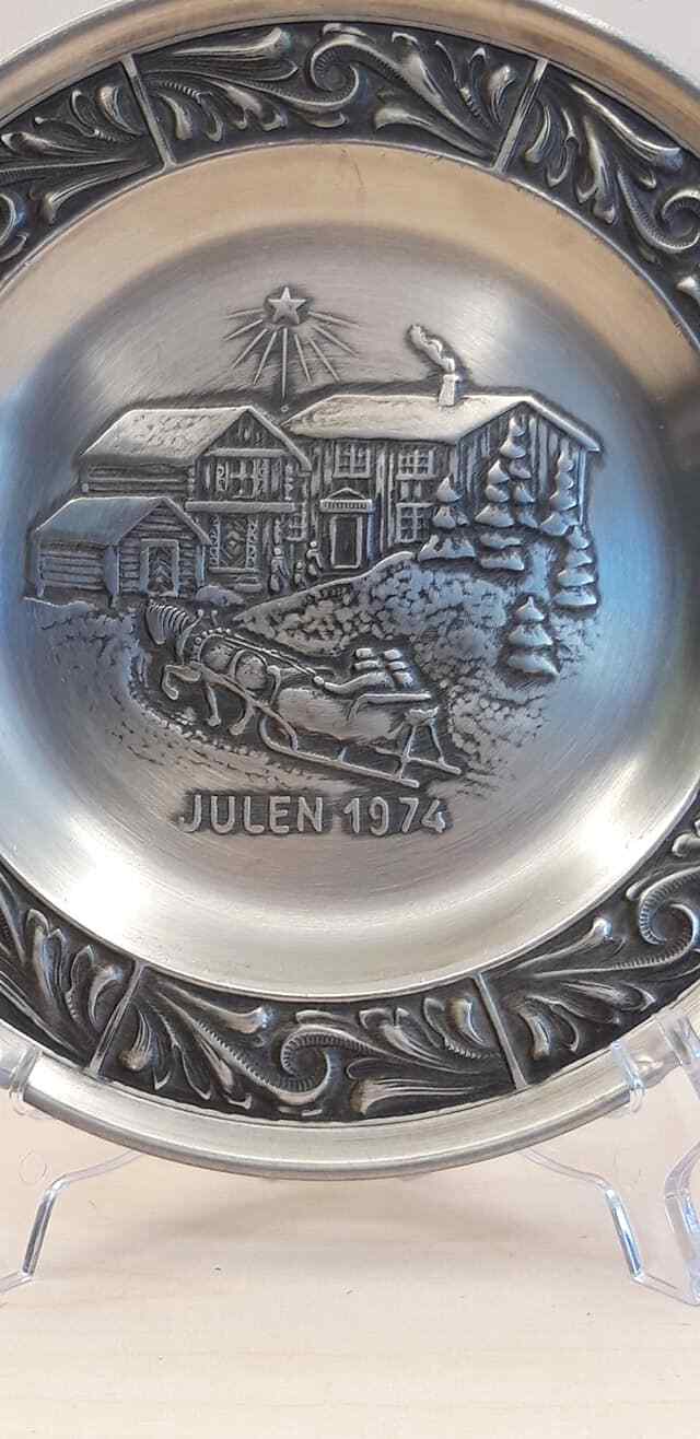 Wall Hanging Plate Julen ASTRI HOLTHE Norway Pewter Holiday 1974 Signed Wall Hanging Plate Julen ASTRI HOLTHE Norway Pewter Holiday 1974 Signed