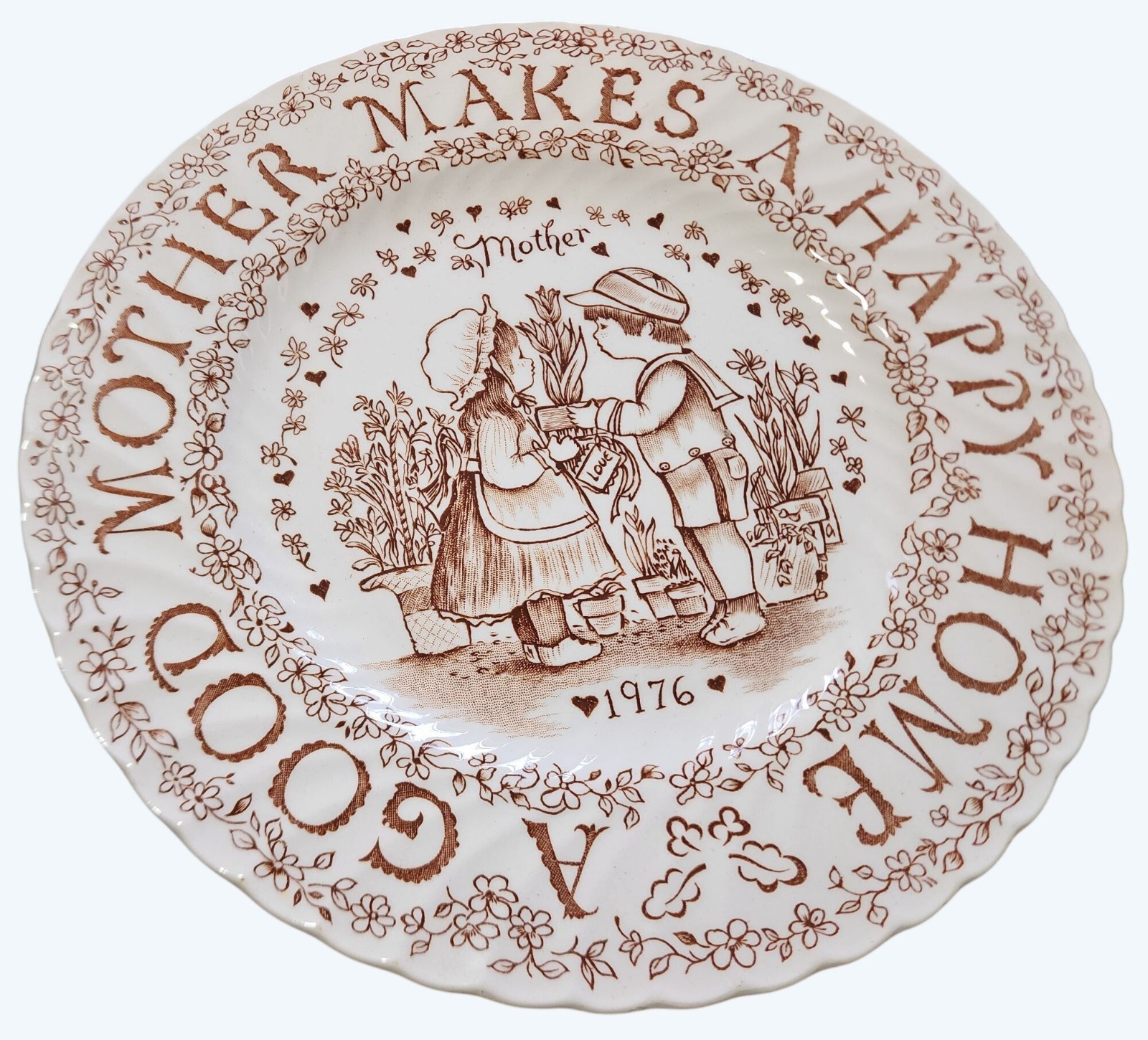 Royal Crownford 1976 Mothers Day Ceramic Plate Staffordshire England Vintage