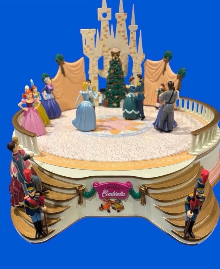 Vintage CHRISTMAS DISNEY CINDERELLA\'S BALL Dancing Princess With 25 Carol Songs