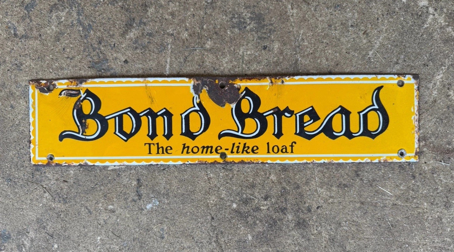 Bond Bread Porcelain Sign - The Home Like Loaf 18\