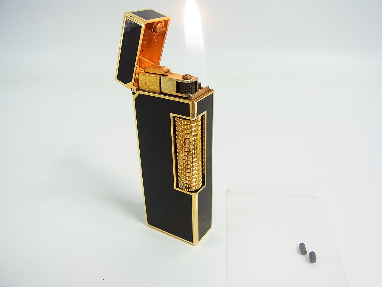 Working Dunhill Rollagas Lighter Black Lacquer Gold with 2pcs flints (b817