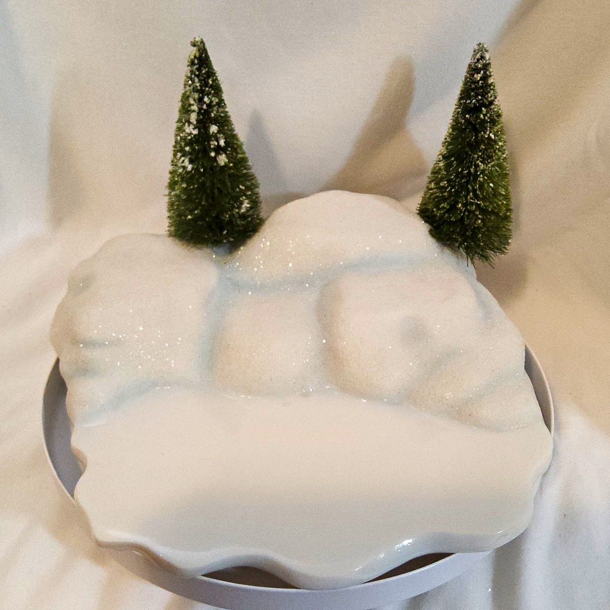 VINTAGE Enesco 1999 Snowy Winter Scene Base w/ 2 Trees, Glitter