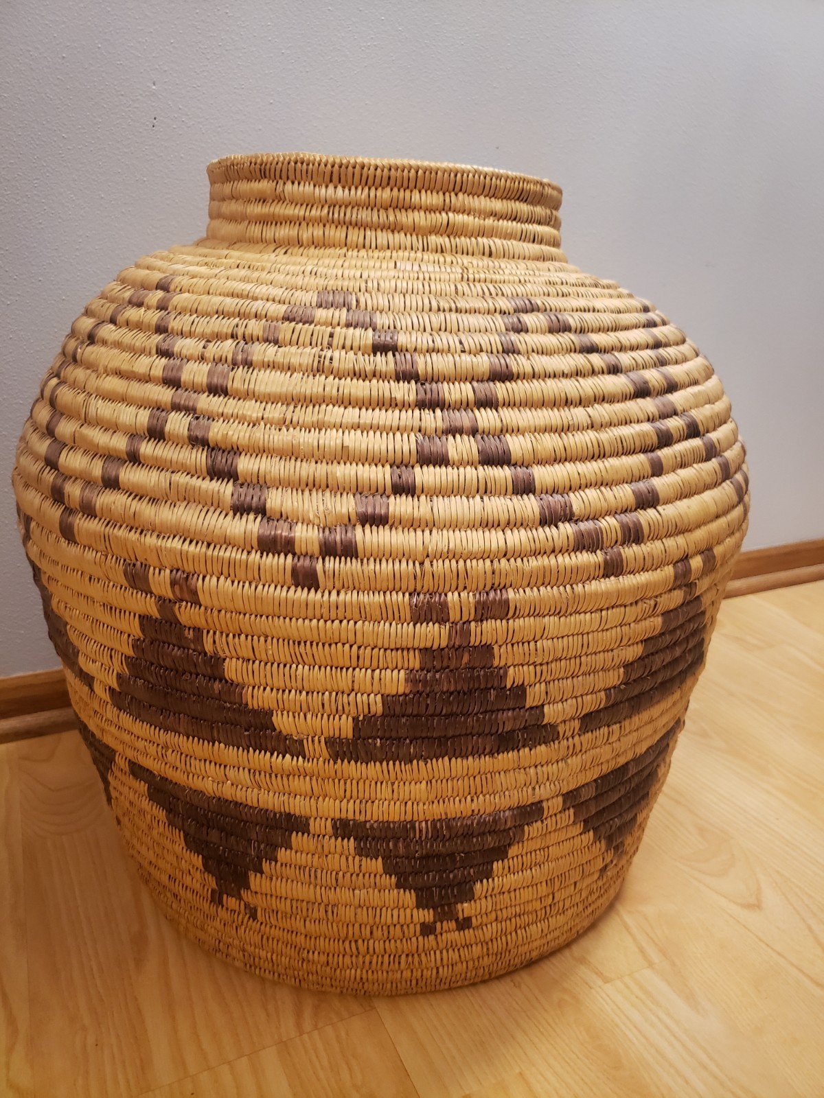 Rare Large Navajo Olla Basket Great Condition  19