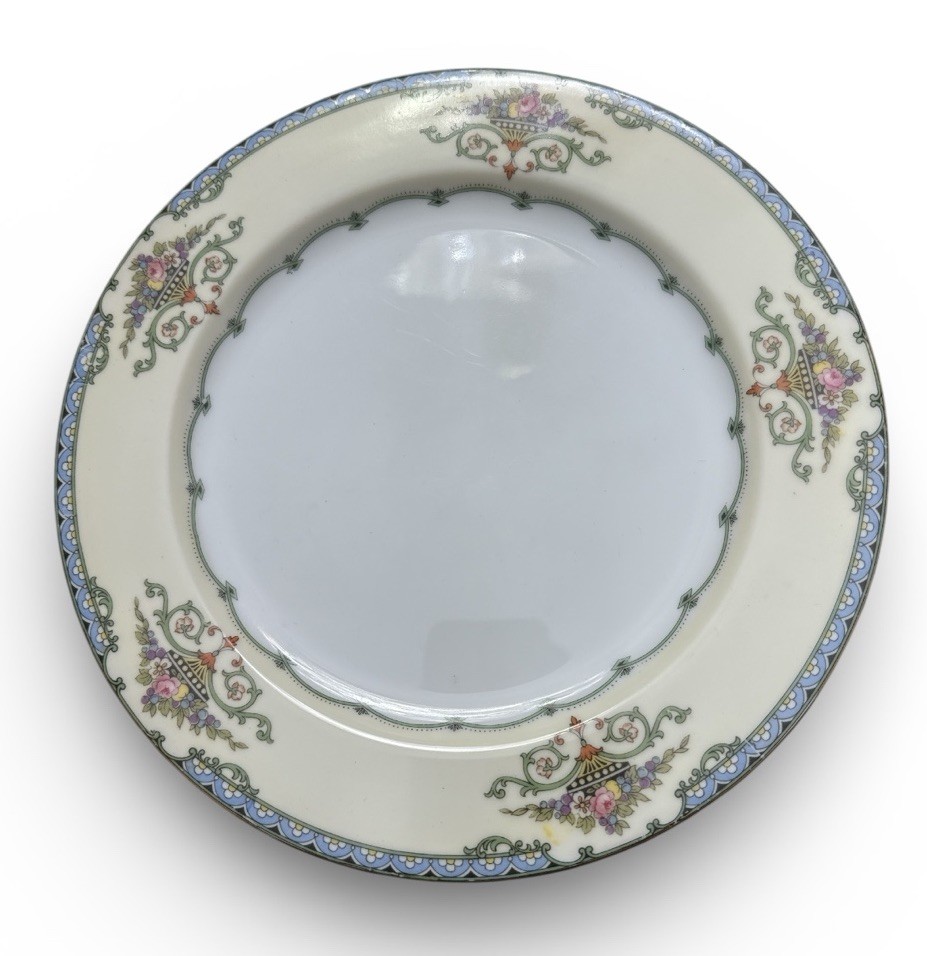 Noritake Favorita Dinner Plate 9.75” Floral Urn Gold Trim Antique