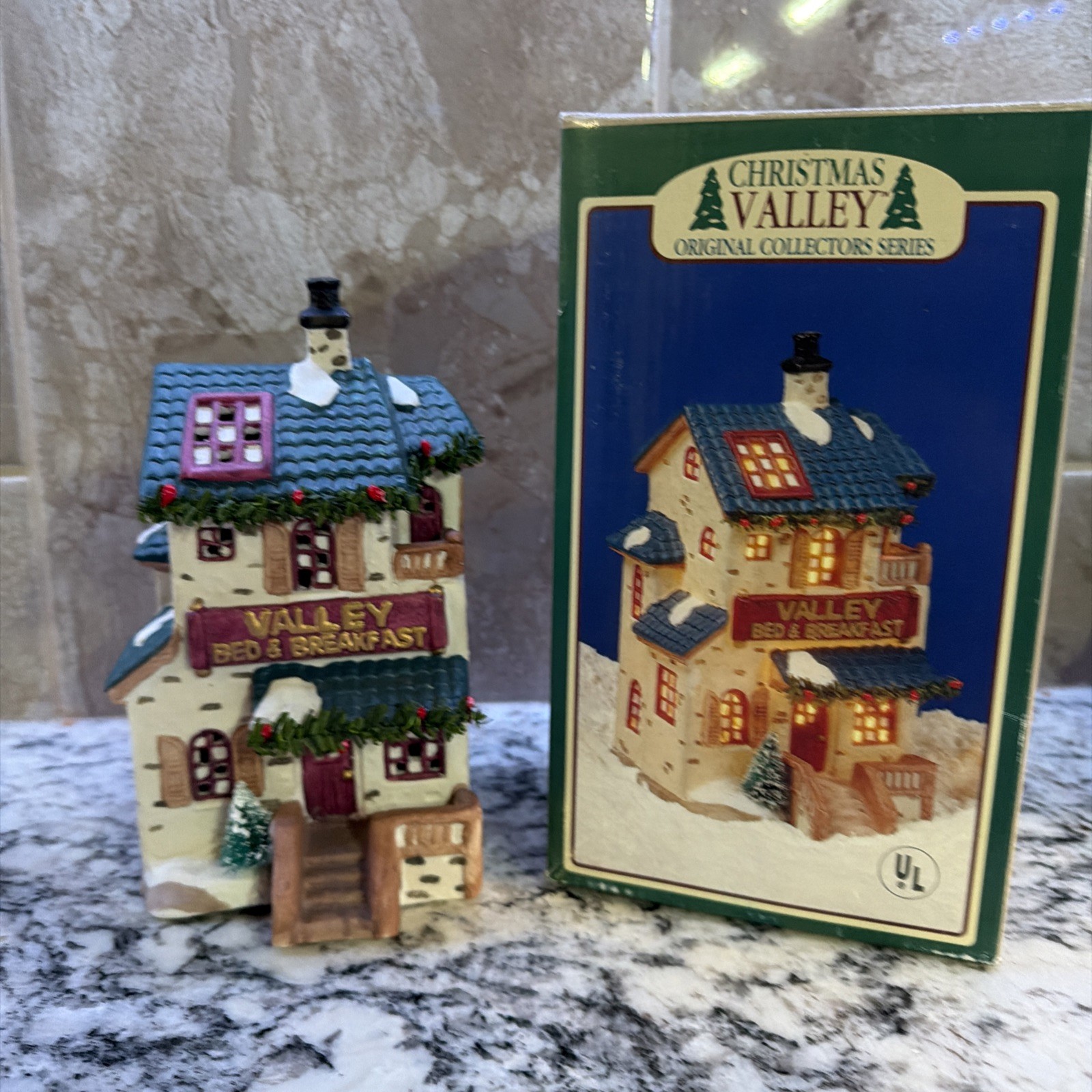 1994 Christmas Valley Village Porcelain Bed And Breakfast Light Up 1994 Christmas Valley Village Porcelain Bed And Breakfast Light Up