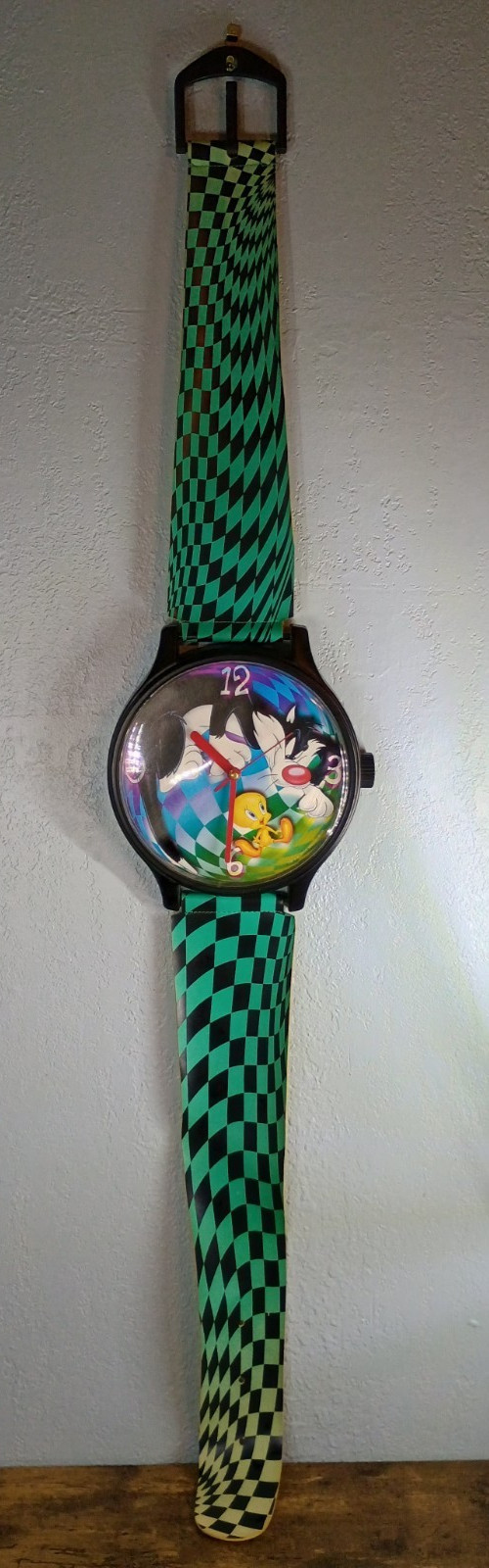 Vintage 2000 Warner Bros Studio Store Giant Wristwatch Wall Clock Tweety... Vintage 2000 Warner Bros Studio Store Giant Wristwatch Wall Clock Tweety...