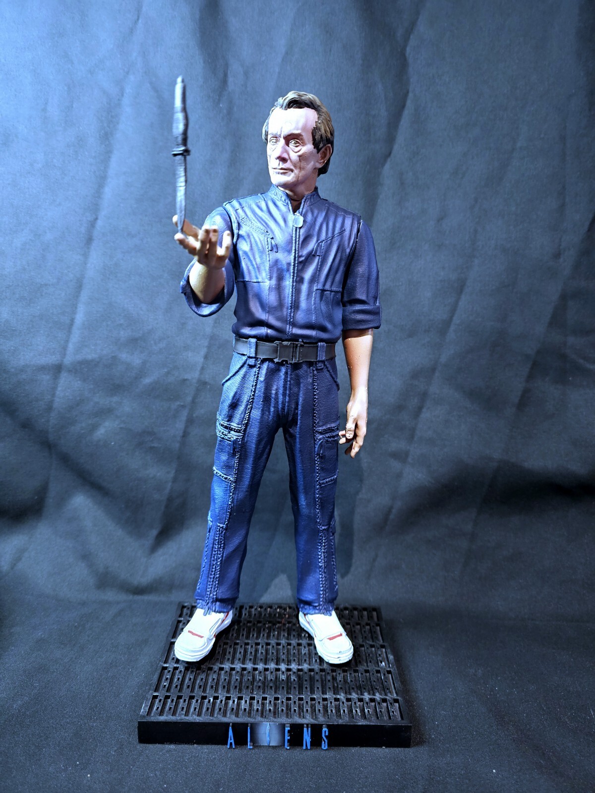 Aliens Bishop 1/6 Statue Aliens Bishop 1/6 Statue