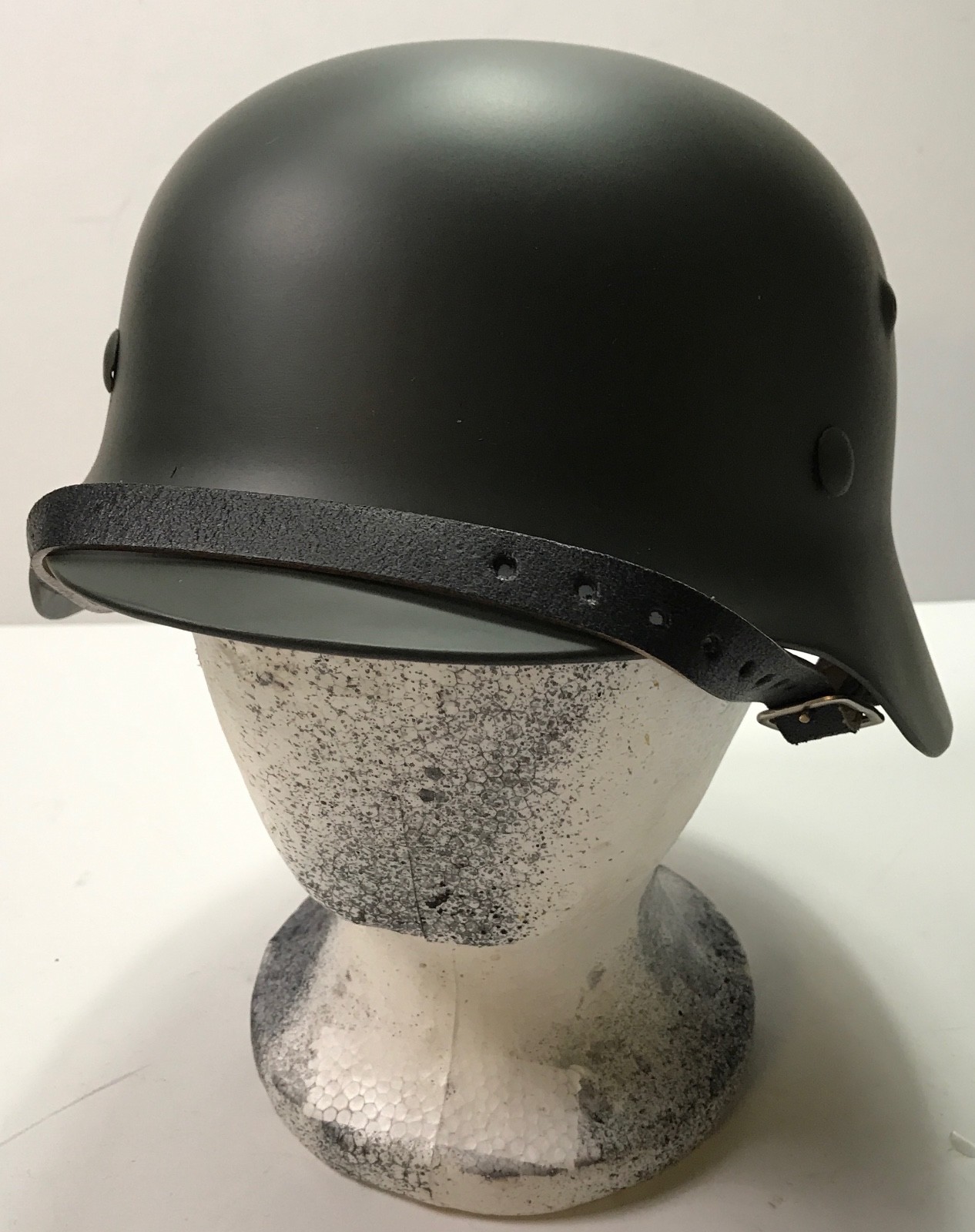 WWII GERMAN M40 COMBAT FIELD HELMET- 68 SHELL, 60 LINER