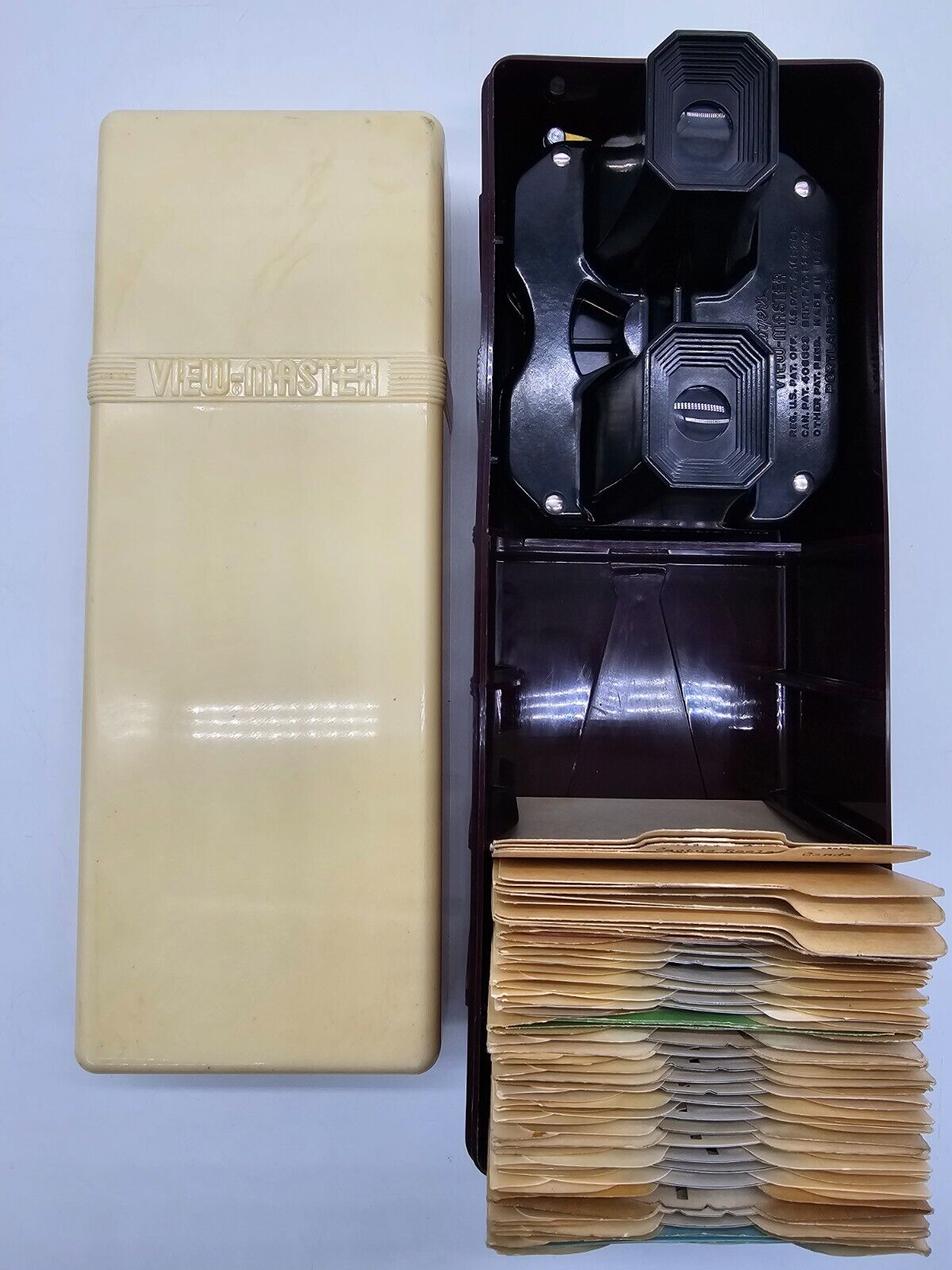Vintage 1950's Sawyer Bakelite 3D View-Master, 24 Reels & Original Plastic case