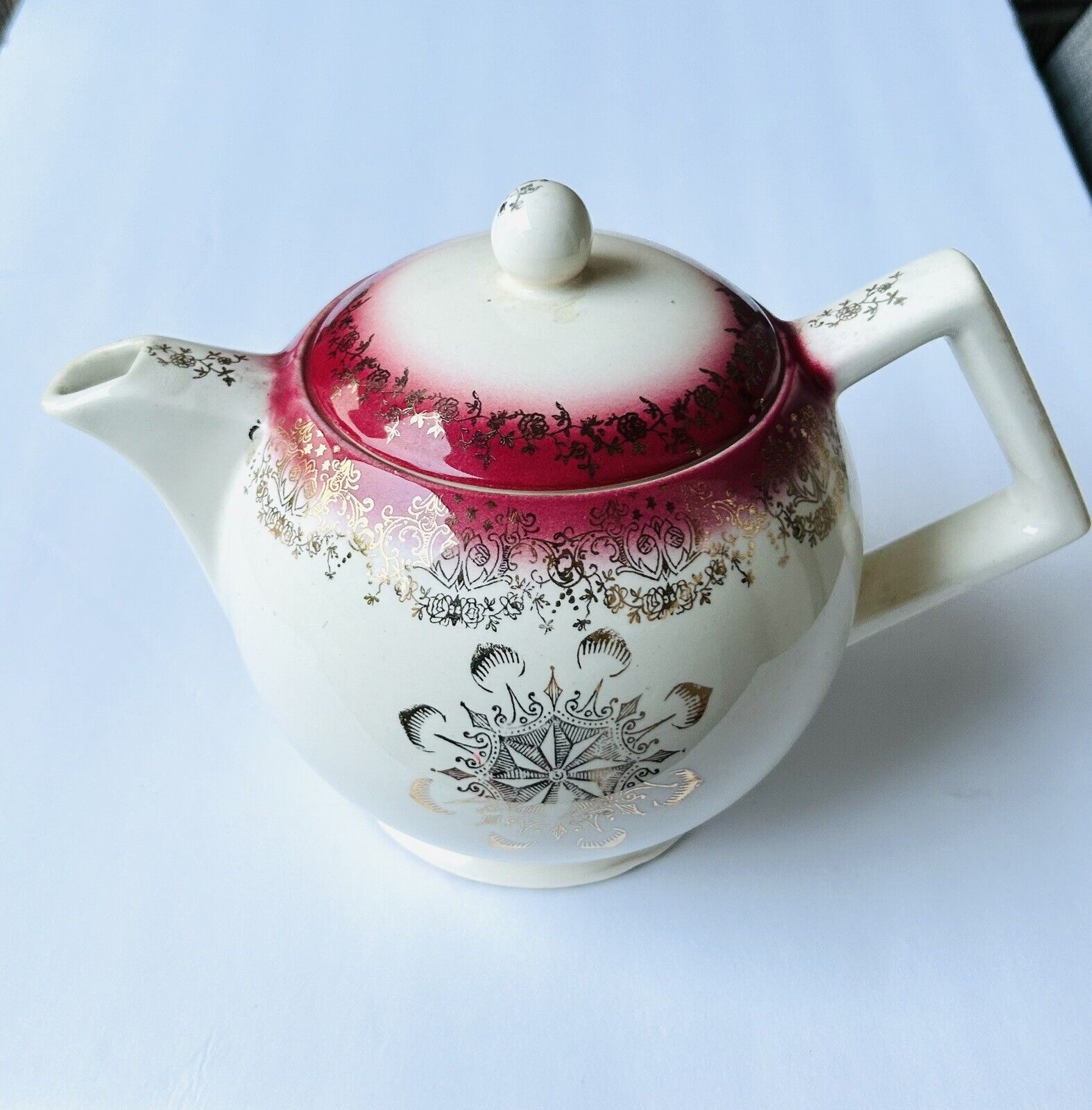Vintage Warranted 22k Gold Large Teapot Home Decor decoration unique handle 