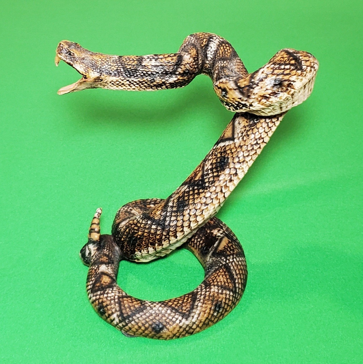 Hand Carved And Painted Diamondback Rattlesnake Statue 🐍
