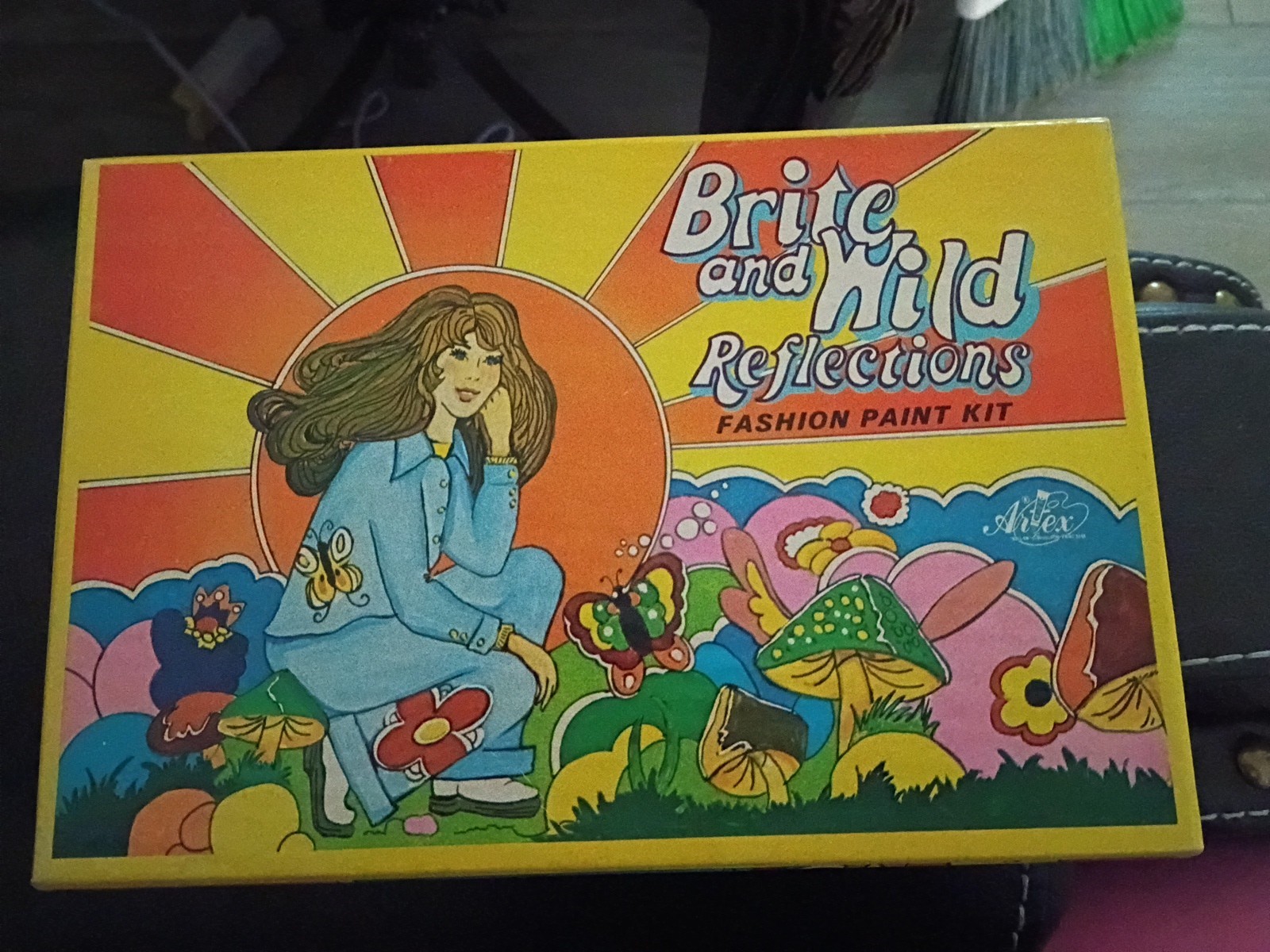 Brite and Wild Reflections Artex Paint Kit Transfers Groovy 1960s 1970s Hippie 