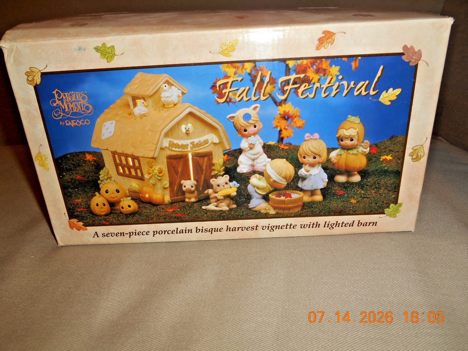 Precious Moments-Fall Festival-Lighted Barn-7 Total pieces-w/box-732494-Mint Precious Moments-Fall Festival-Lighted Barn-7 Total pieces-w/box-732494-Mint