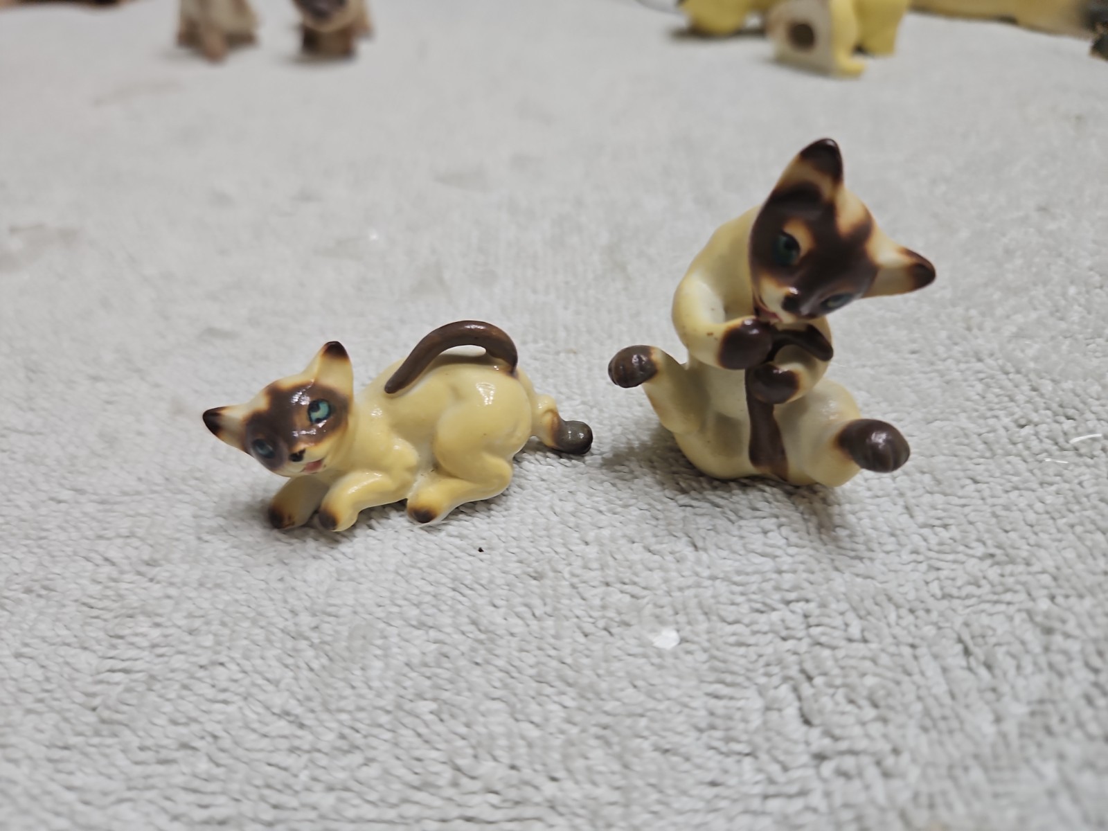 Vtg 1960\'s Lefton Siamese Cat Figurine Blue Eyes Cream & Brown - Set Of 2 #27