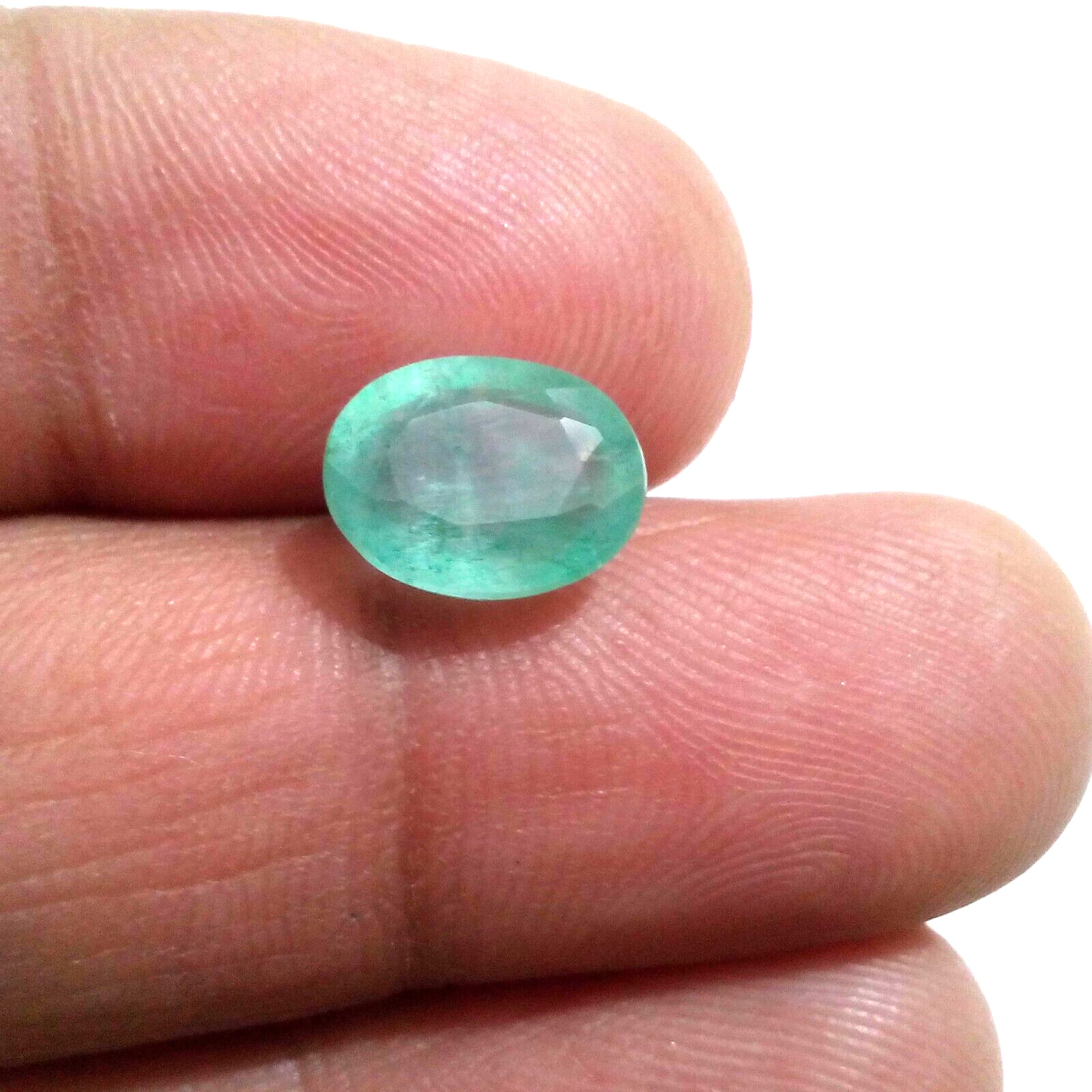 Attractive Colombian Green Emerald Oval Shape 3.70 Crt Faceted Loose Gemstone