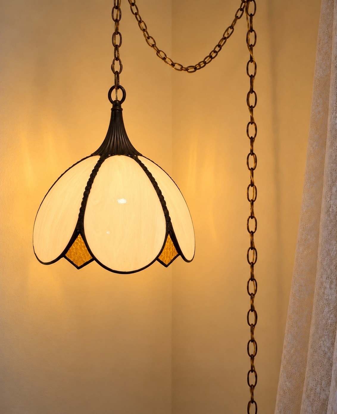 Vintage MCM Slag Glass & Amber Hanging Tulip Pendant Swag Lamp Light