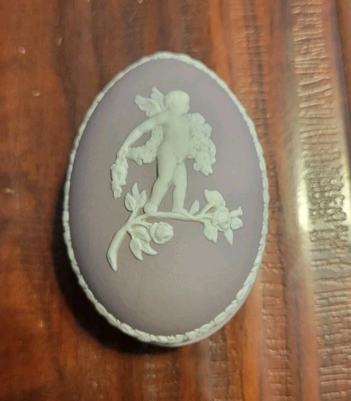 Vintage Wedgwood Lilac Purple Jasperware Egg Trinket Box Cherub 1981 Signed